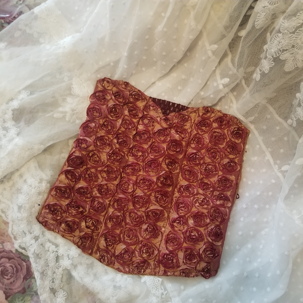 Child fairy tale top goes great with the gold tutu skirt streatch back